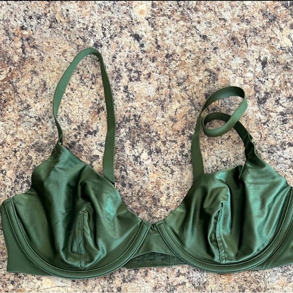 CUUP Satin Unlined Plunge Bra Dark Green Size 34D NWOT